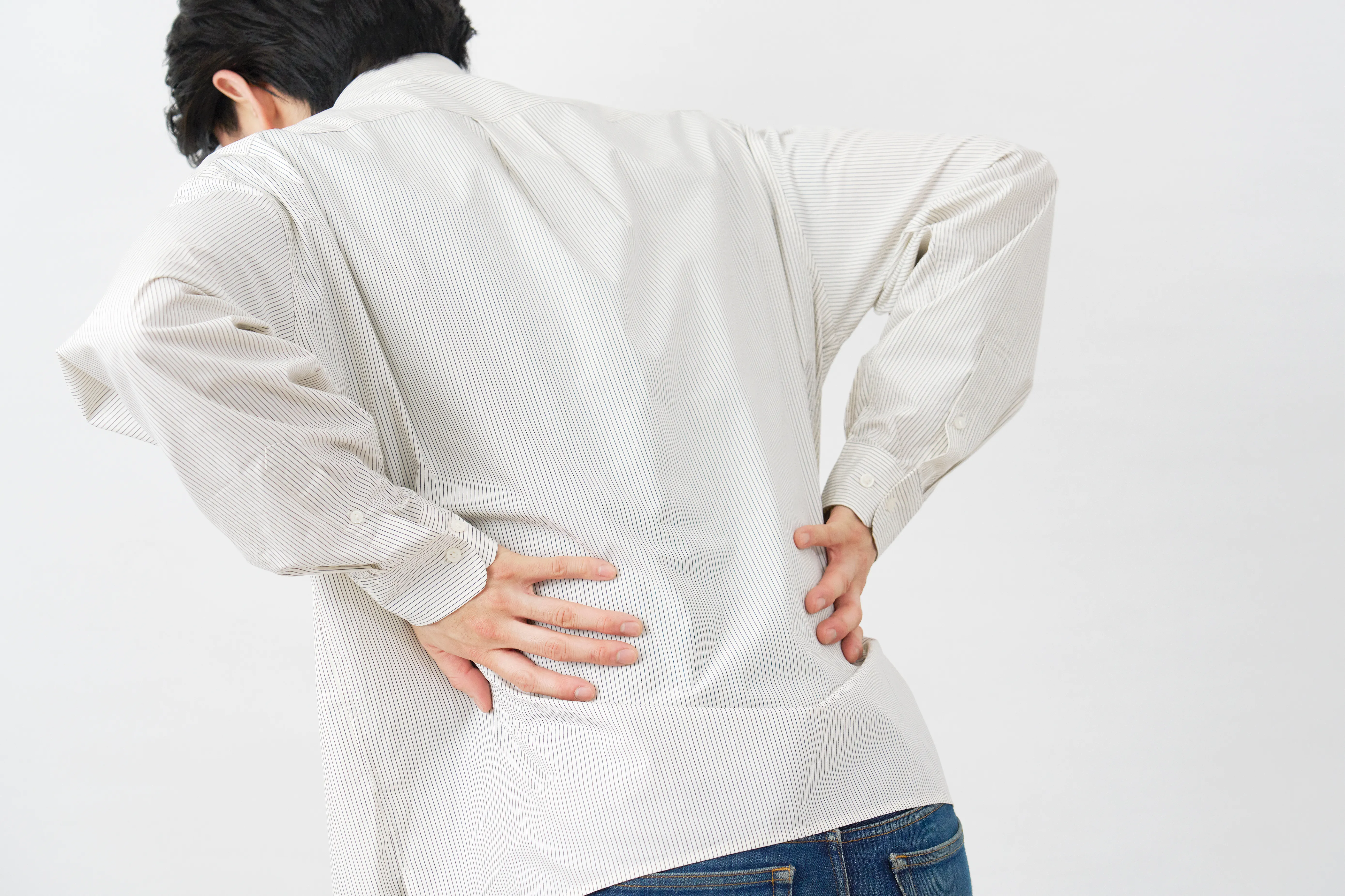 腰を痛めてる人